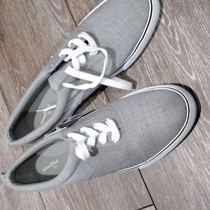 Universal Thread grey fabric sneakers. NWT. Size 11